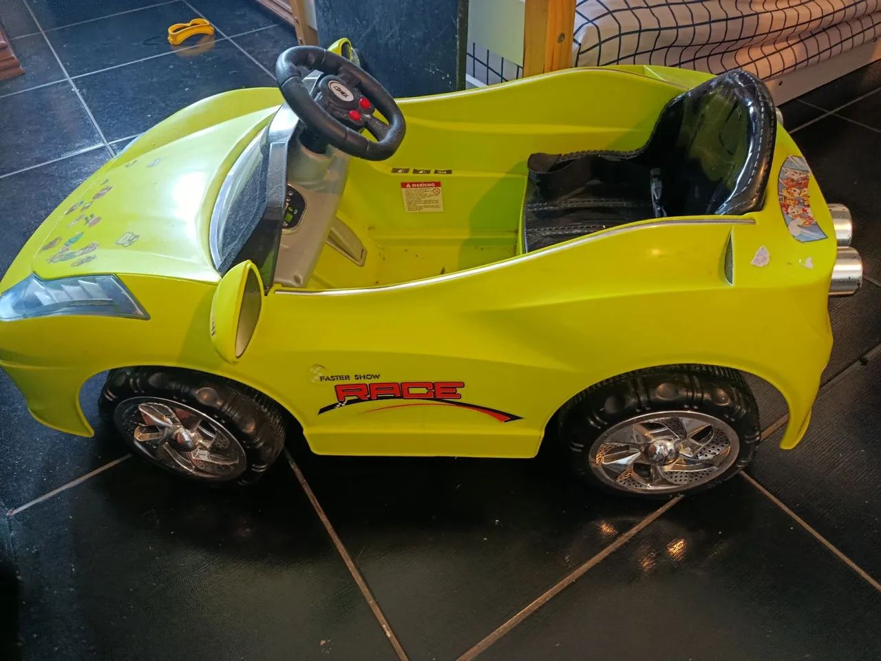 Carro elétrico infantil verde - Foto 2