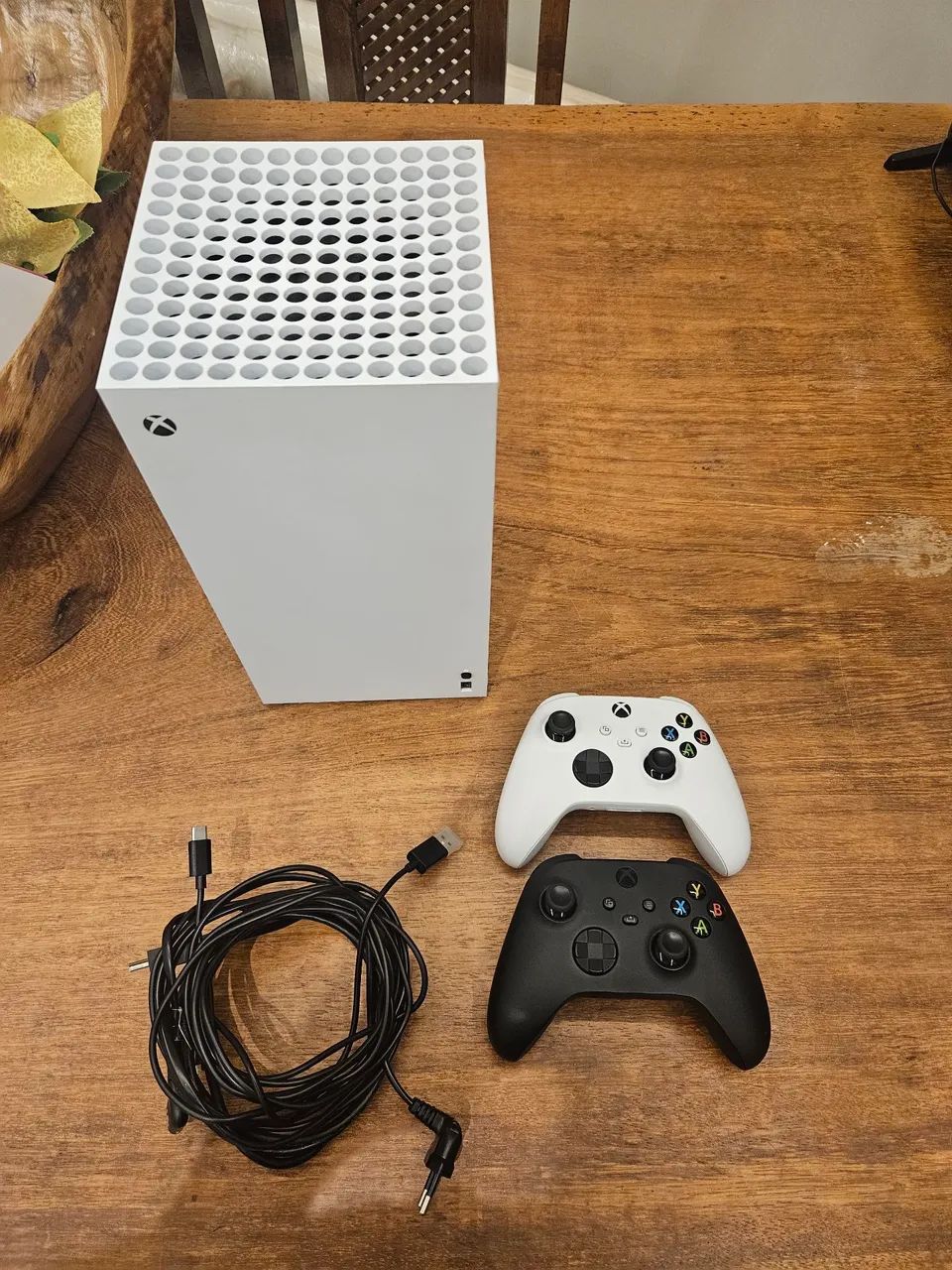 XBOX SERIE X 1T( versão limitada sem leitor de disco) - Foto 3