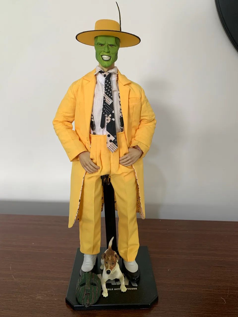 O máscara asmus TOYS figure com caixa - Hobbies e coleções