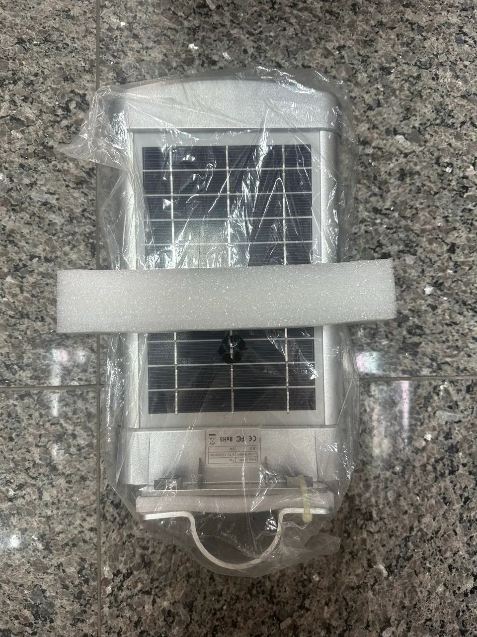 Luminária solar integrada para postes