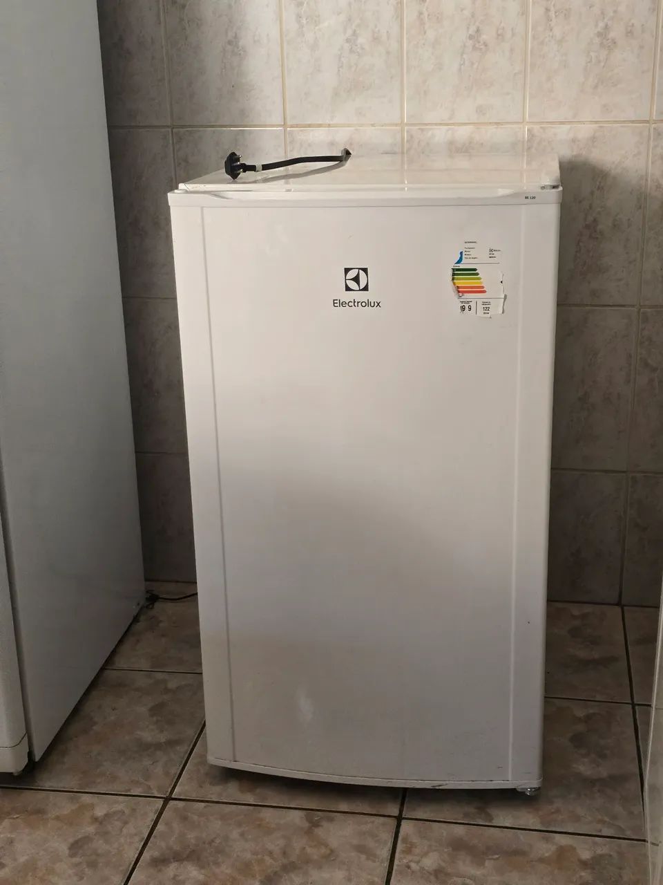 Frigobar Electrolux 122L Branco RE120 - Foto 4