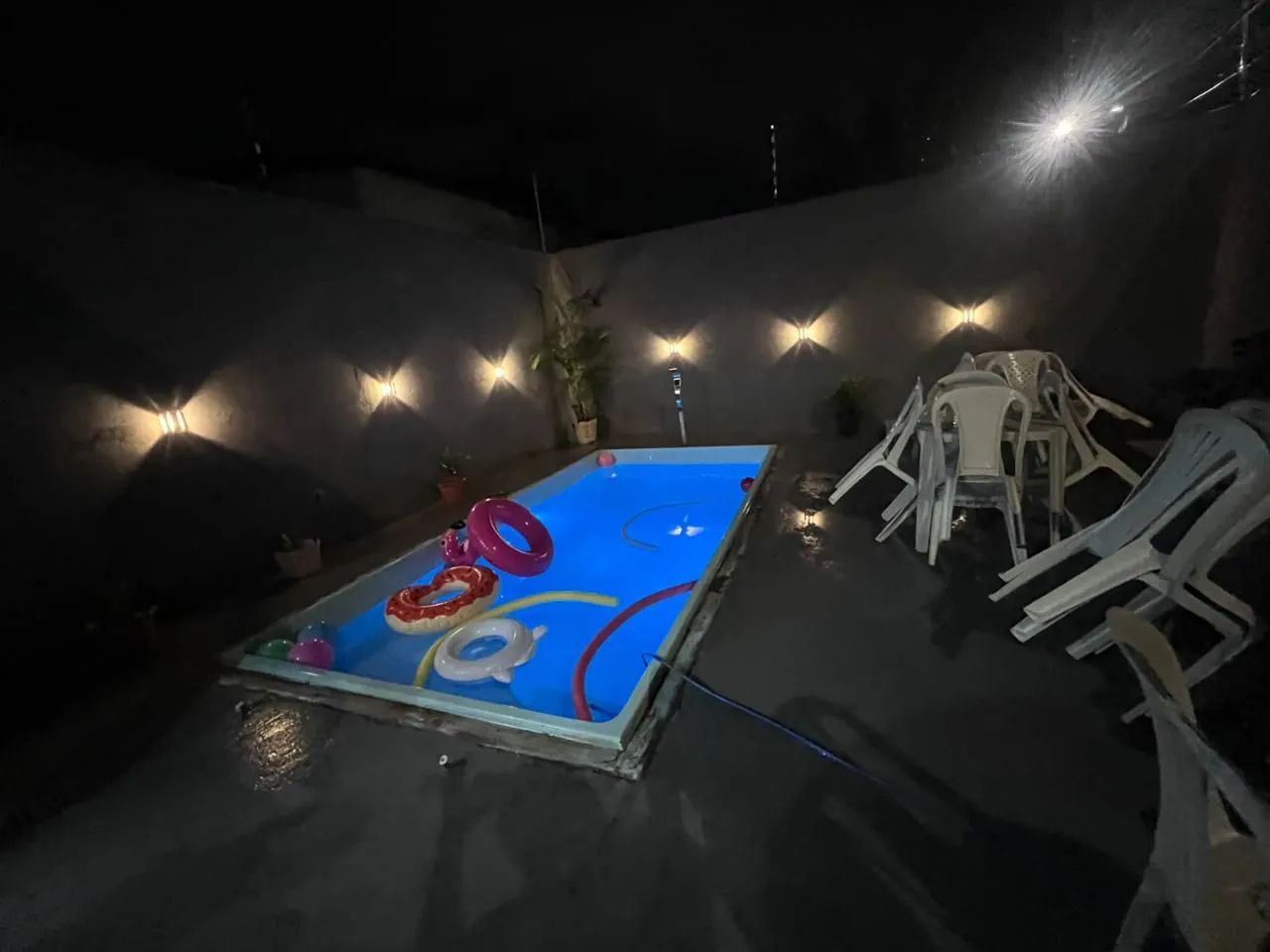 Área de lazer com piscina 