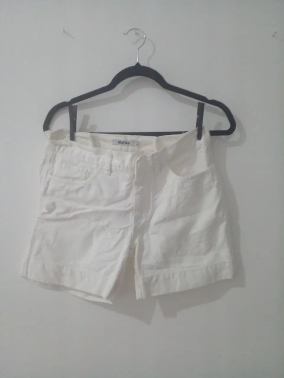 Short jeans branco básico Marisa - Foto 2
