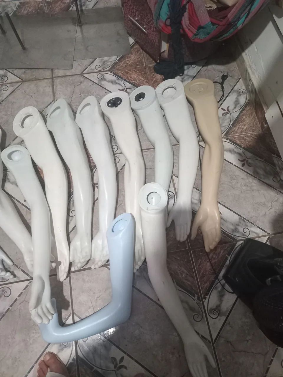 Braço  manequim  masculino  e feminino.   30 cada  - Foto 3