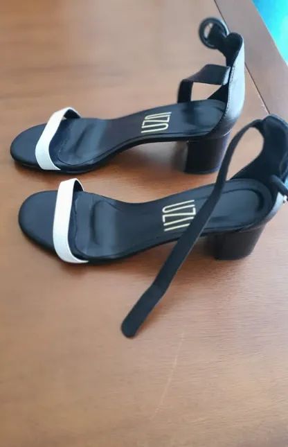 SANDÁLIA CLÁSSICA PRETA E BRANCA - Foto 2
