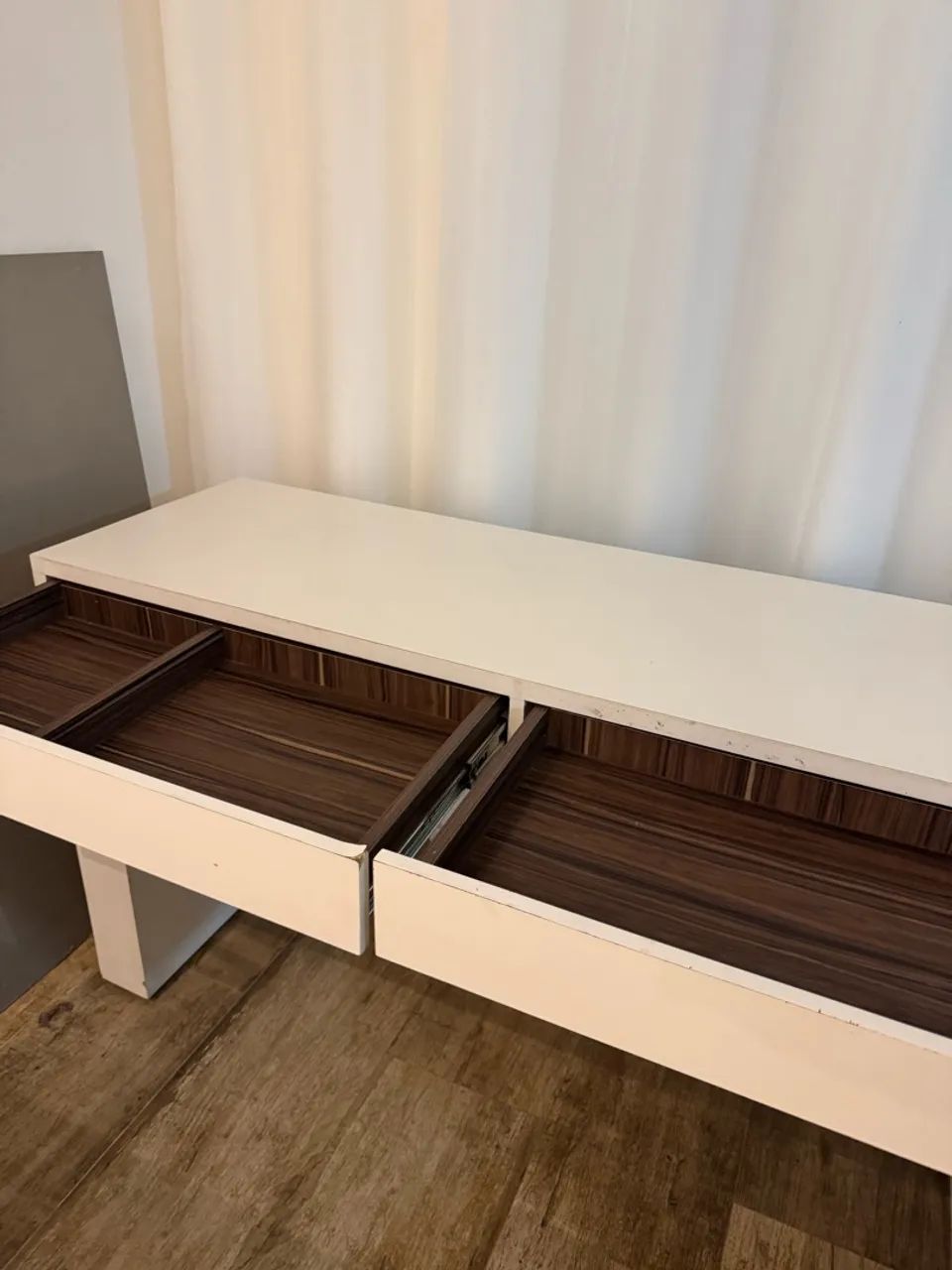 Mesa escrivaninha branco com 2 gavetas  - Foto 2
