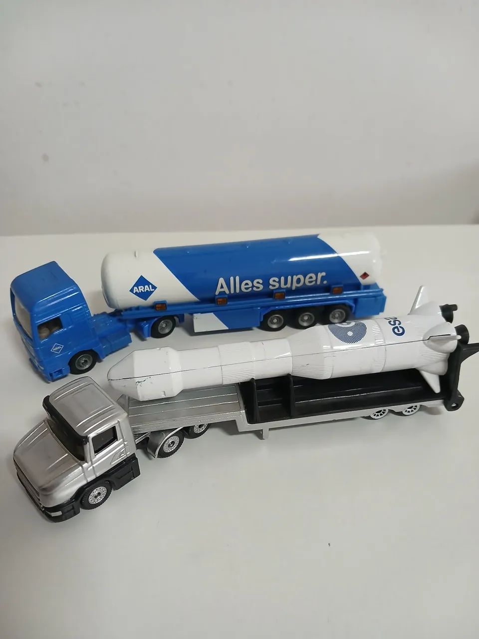 Duas Miniaturas Caminhão Carreta SIKU 1:87