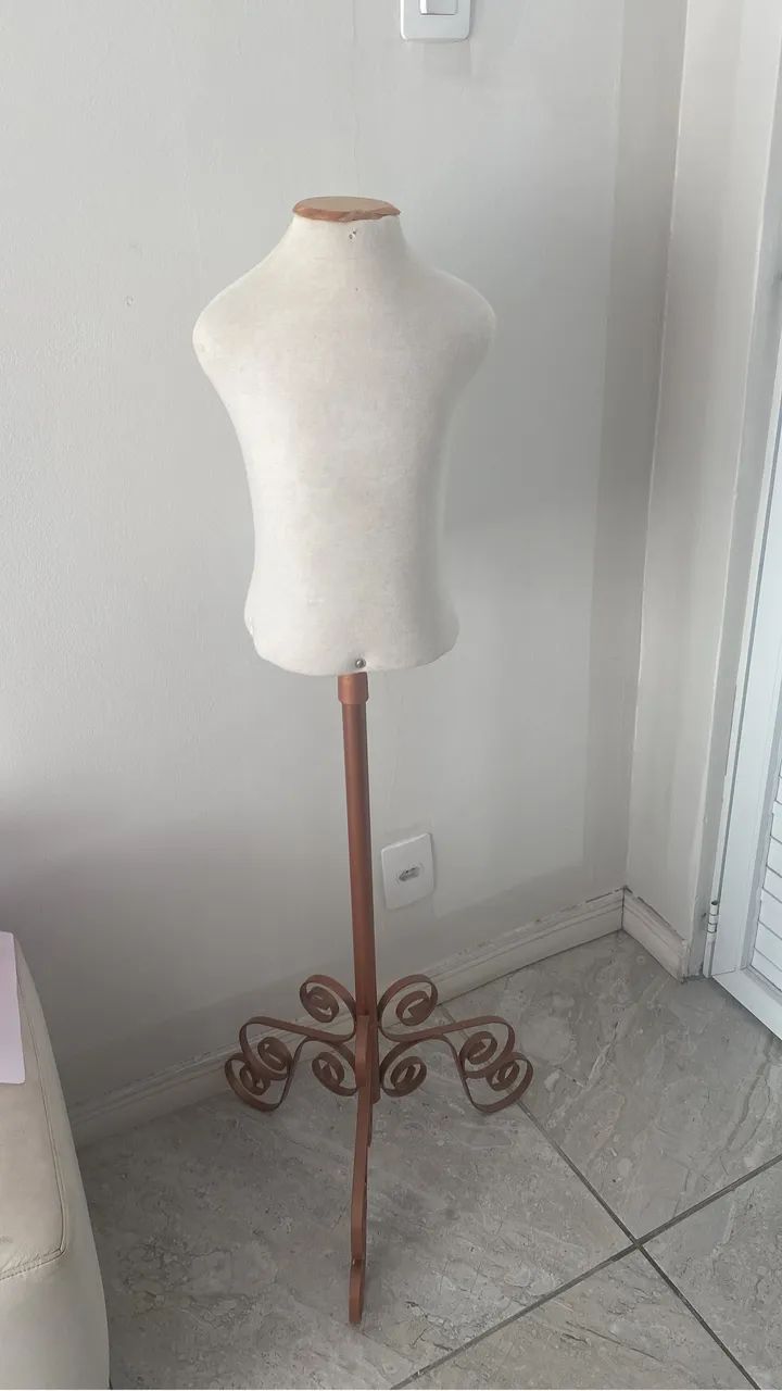 Manequim corpo solto infantil 6 anos.