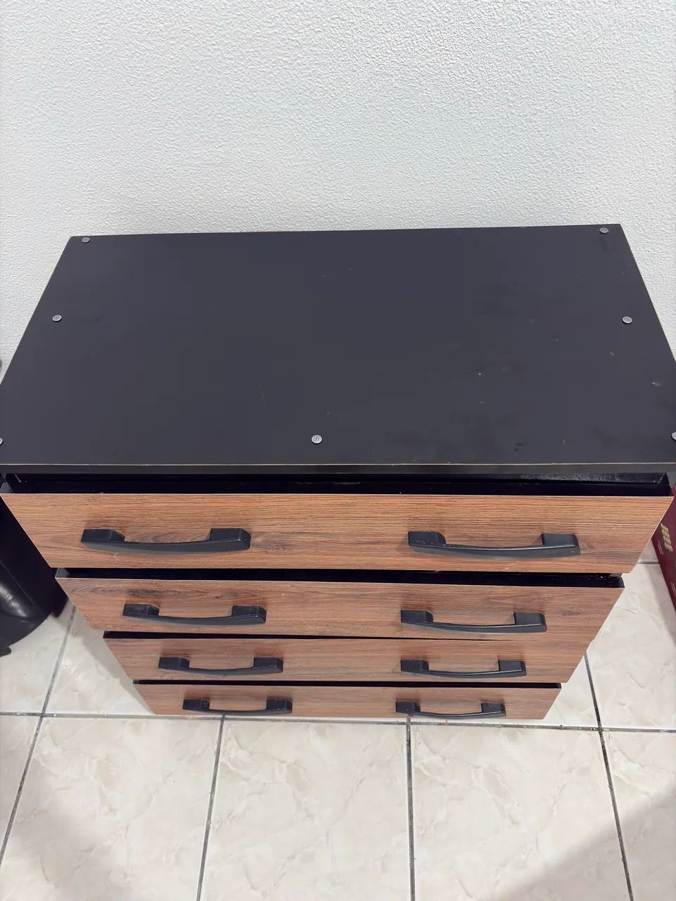 Cômoda 4 Gavetas Compacta (Preto e Rústico) - Já Montada! - Foto 3