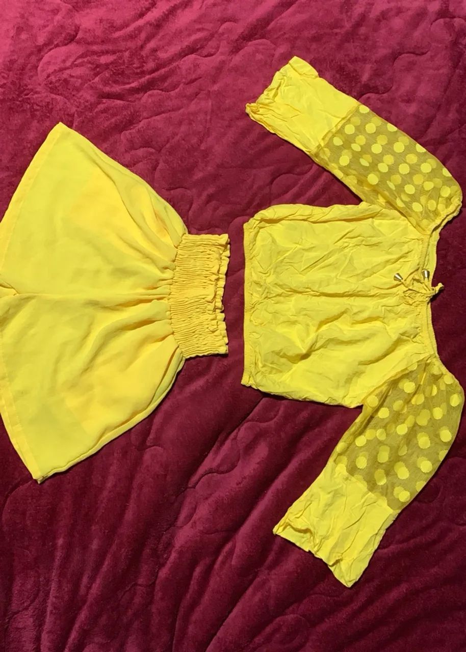 Conjunto amarelo (blusa com mangas transparentes + short) 