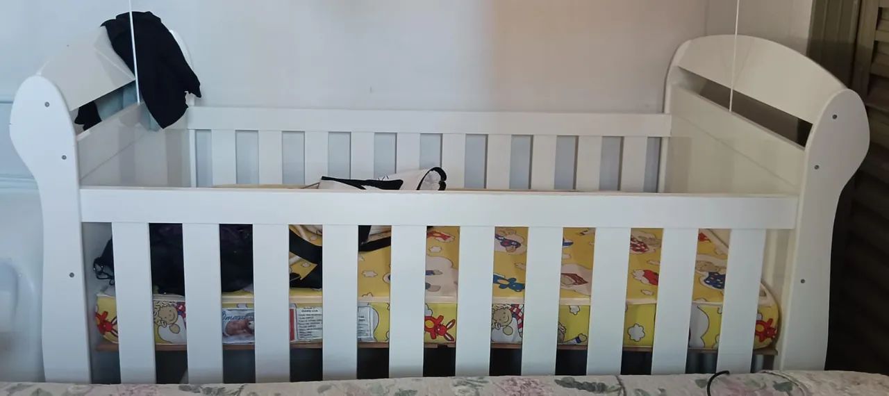 Berço com colchão 