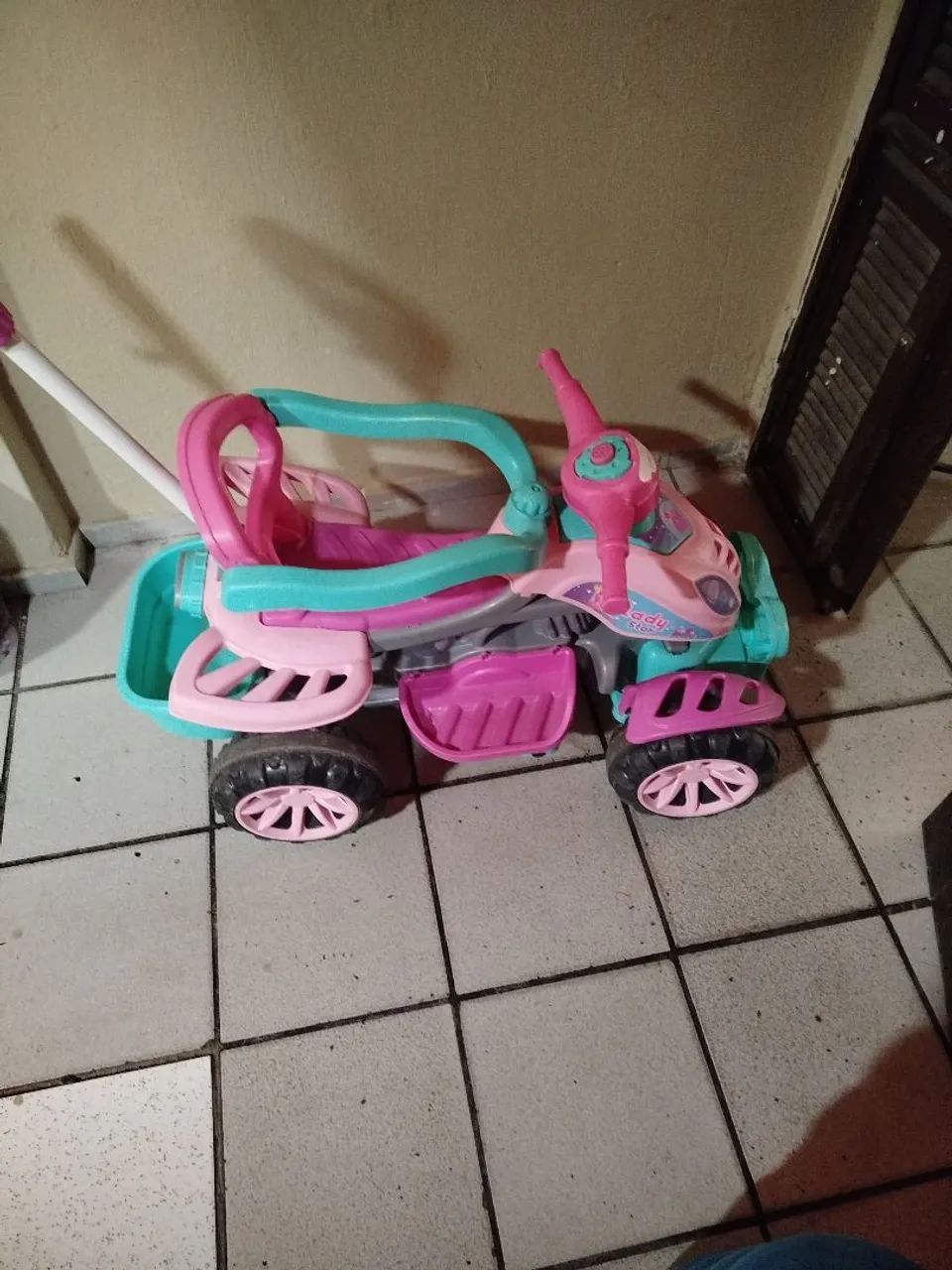 Carrinho de criança.