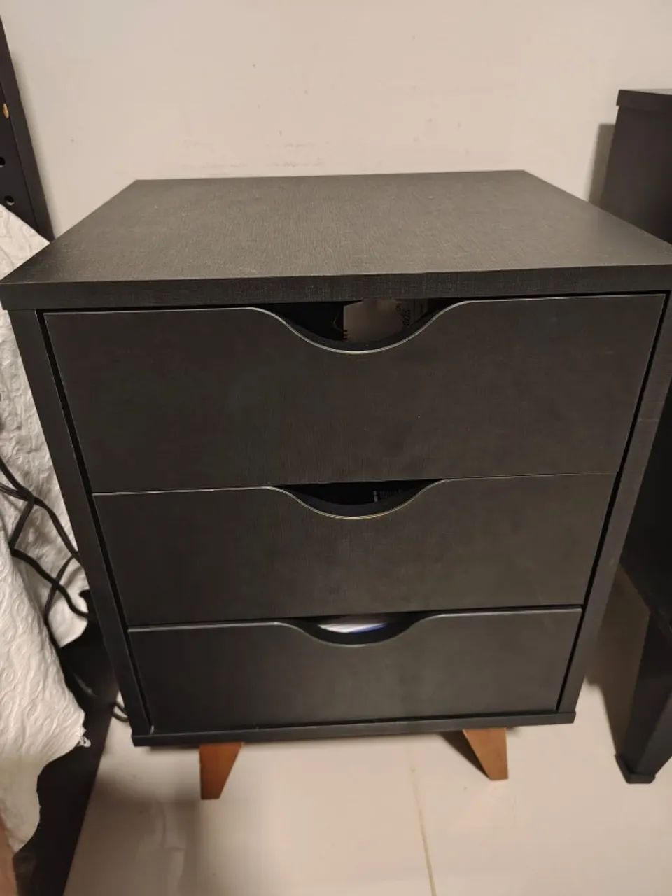 Mesa de cabeceira TOK & STOK modelo Lin com 3 gavetas - Foto 2