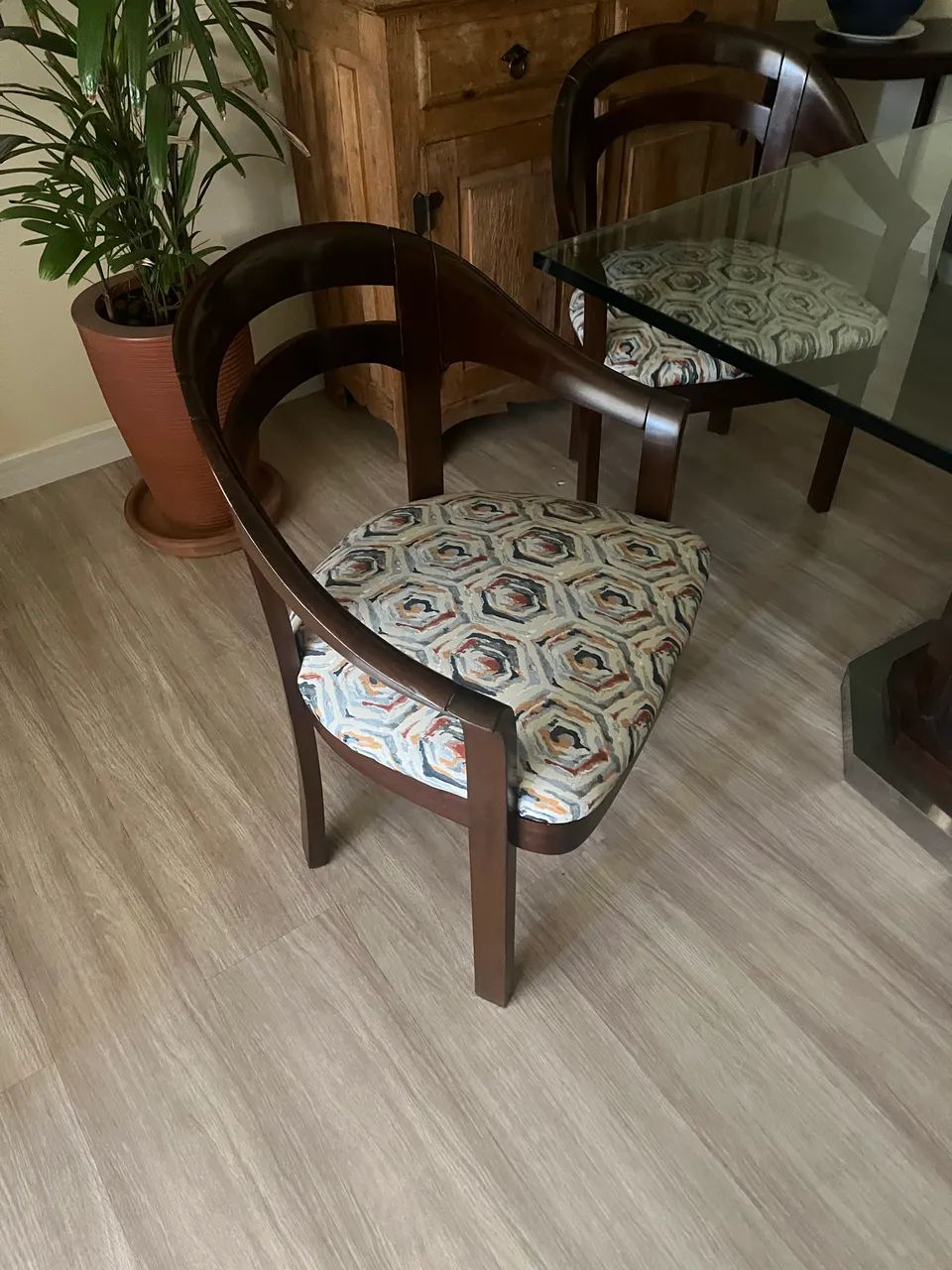 Mesa com 4 cadeiras madeira maciça antiga - Foto 3