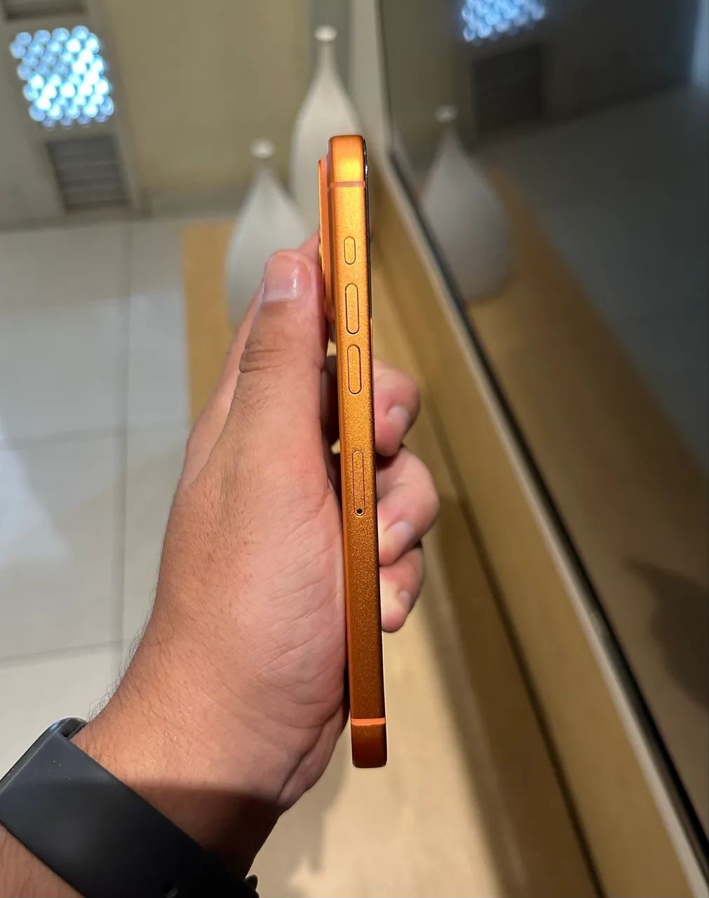 iPhone 14 PRO MAX NA CARCAÇA DO 17 PRO MAX LARANJA - Foto 4