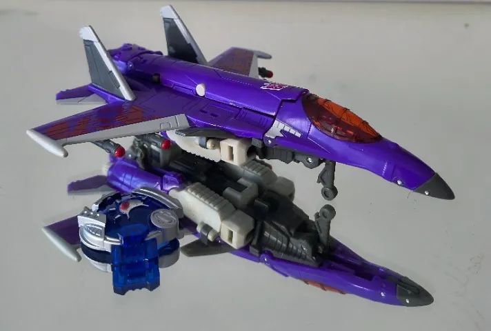 Figure Transformers Cybertron Skywarp, completo e original Hasbro, Galaxy Force - Foto 2