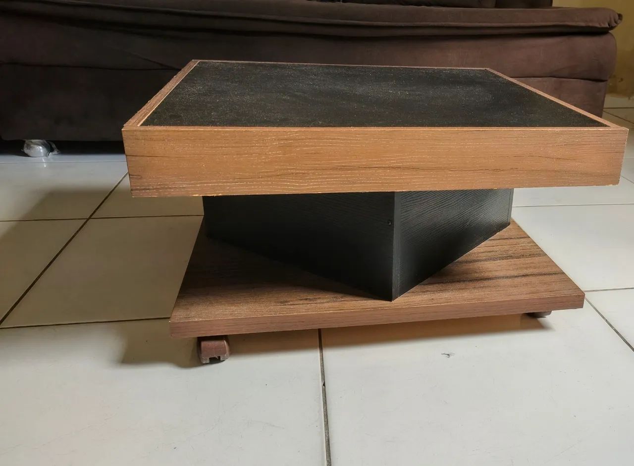 Mesa de Centro Moderna com Rodinhas - Estilo Industrial / Minimalista