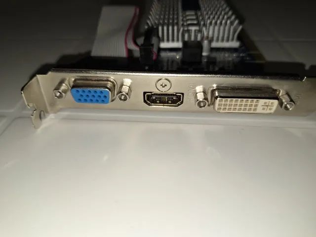 Placa de vídeo GIGABYTE GV-N210  1GB - Foto 2