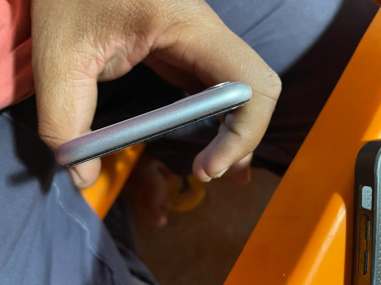iPhone 11 lilás 64 g - Foto 4