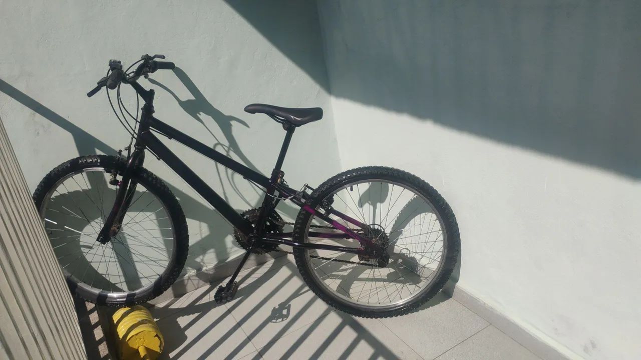 Bicicleta Aro 24 com Marchas - Boa Conservação - Foto 2