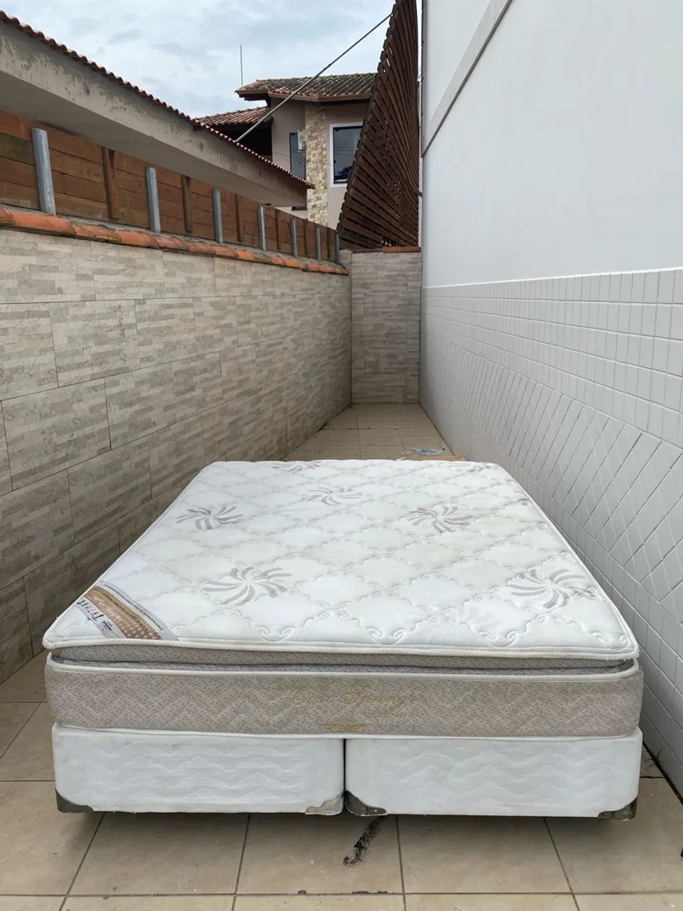 Cama box queen impecável  - Foto 2