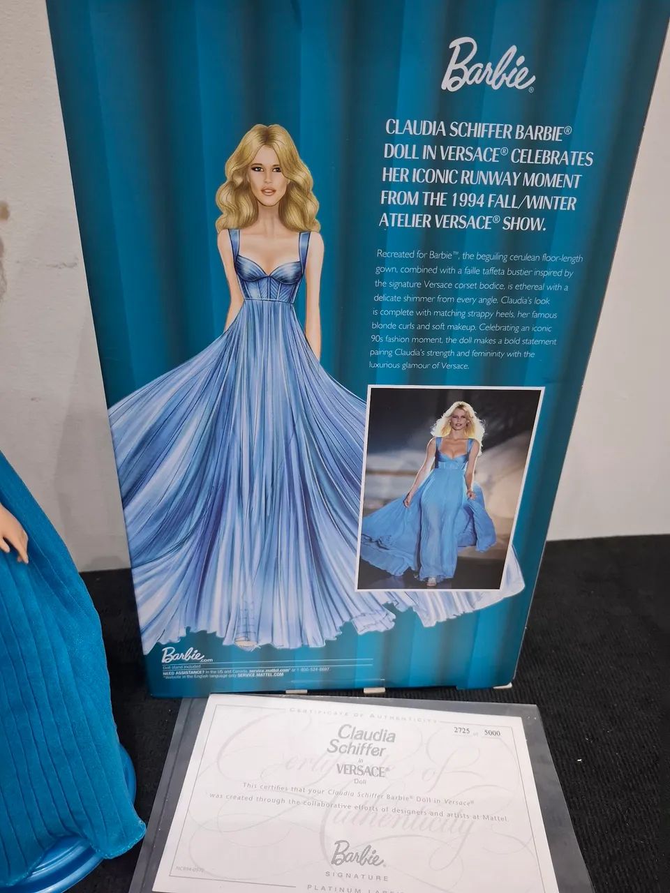 Boneca barbie collector versace claudia schifer - Foto 3
