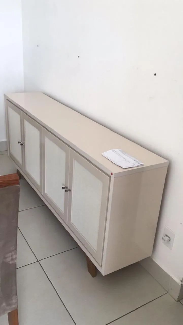 Vendo mesa com 4 cadeiras + aparador - Foto 3