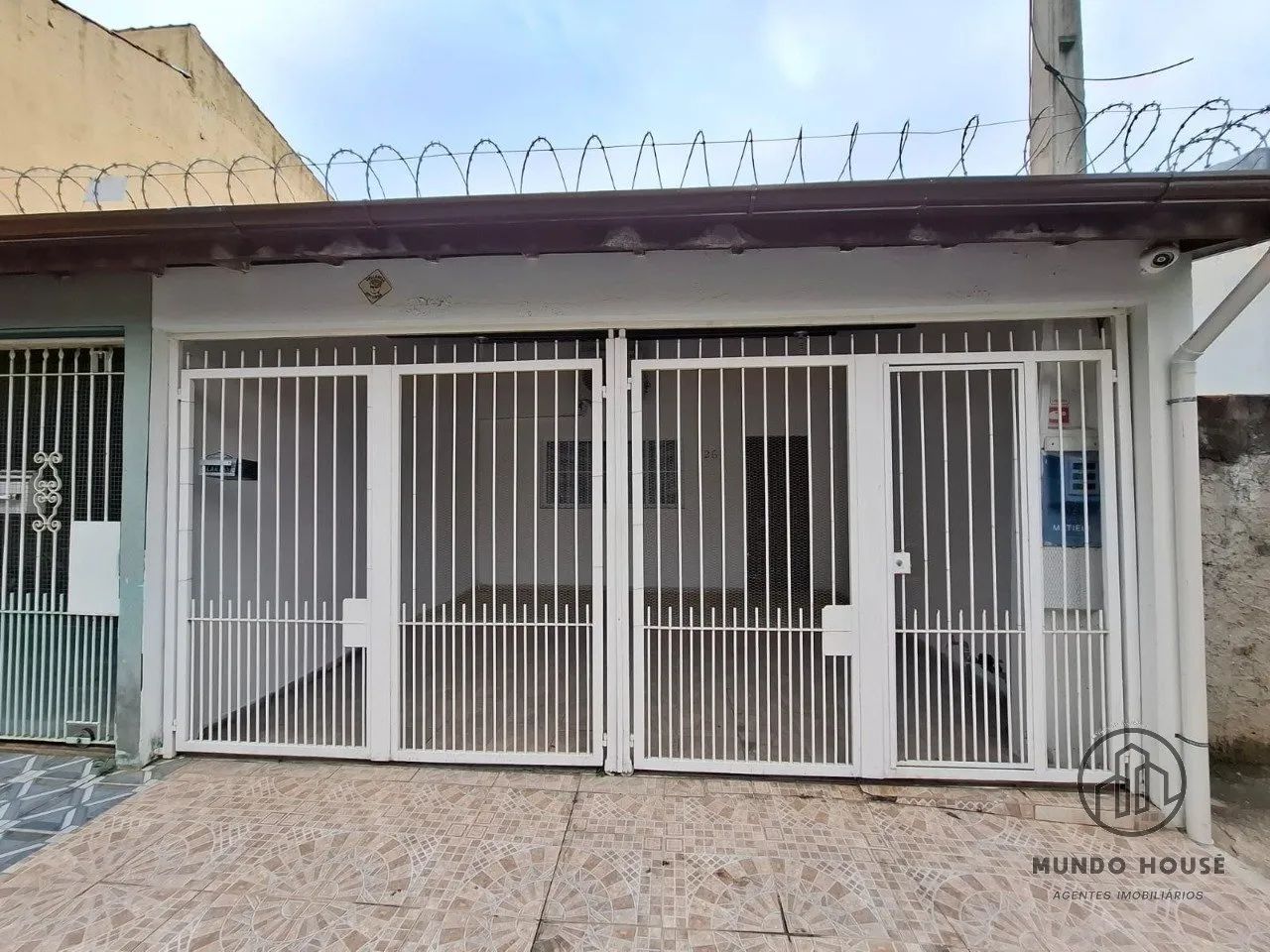 Casa próxima ao centro em rua tranquila - Foto 3