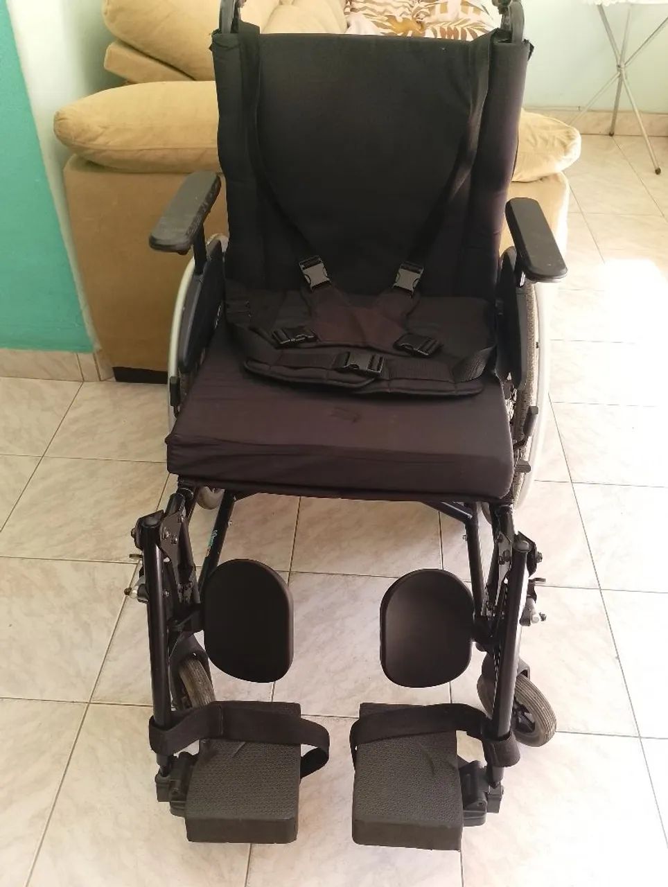 Cadeiras de rodas inclinável com apoio para o pescoço. - Foto 2