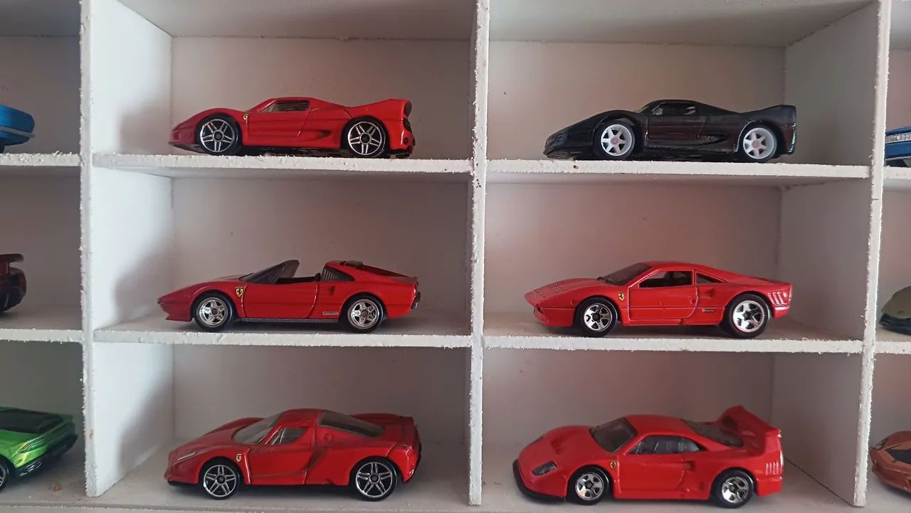 Ferrari 308 GTS Quattrovalvole Hot Wheels 1/64 - Câmeras e