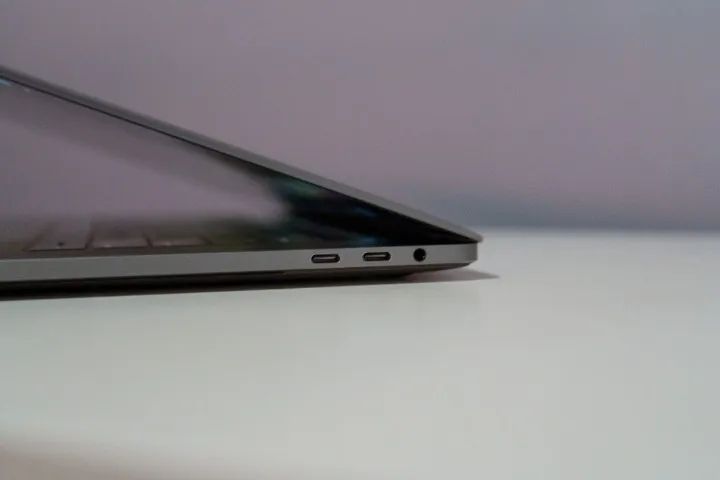 MacBook Pro 2019 Touch Bar 15.6 - Foto 3