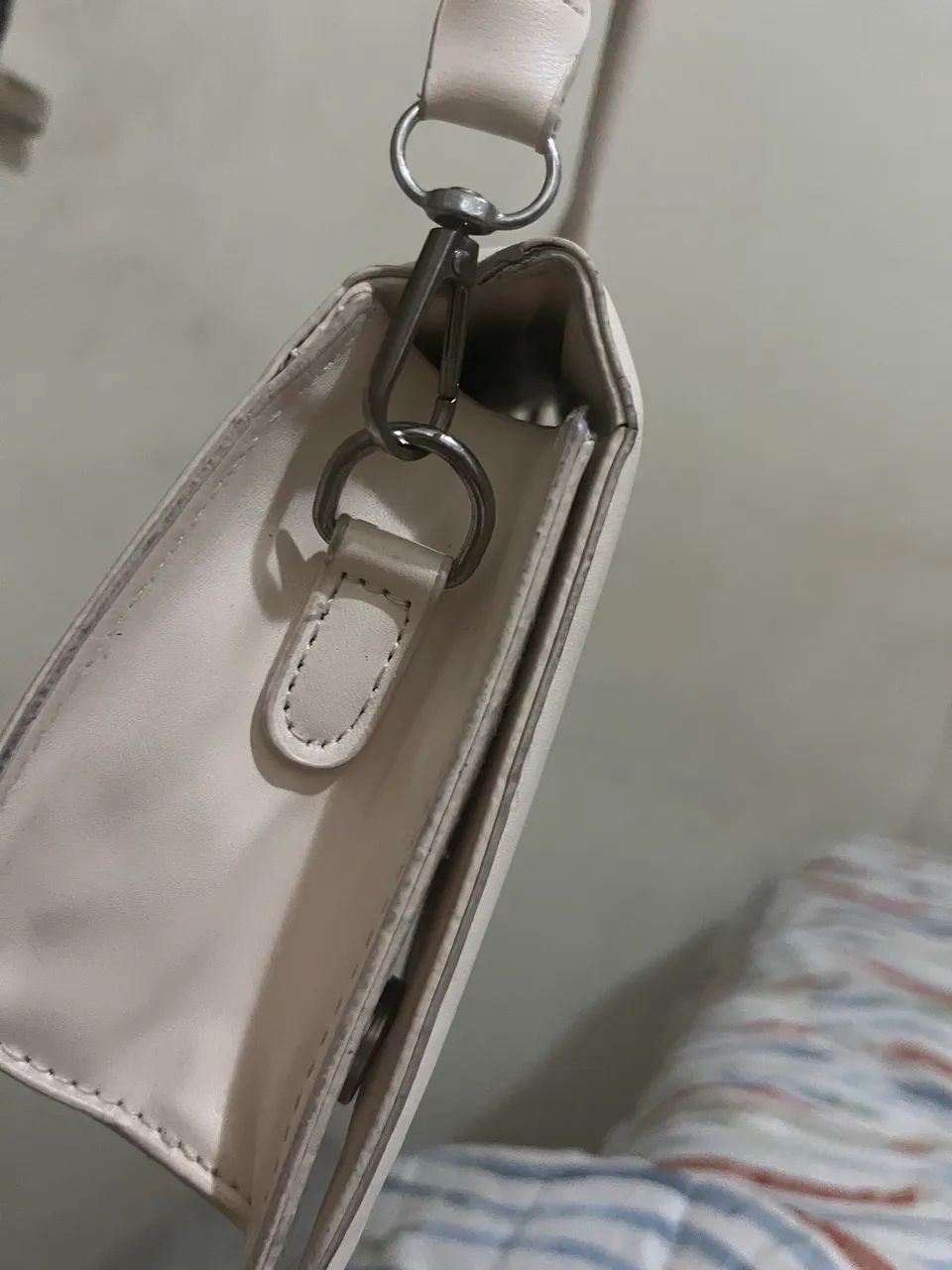 Vendo Bolsa Estrela branca - Foto 5