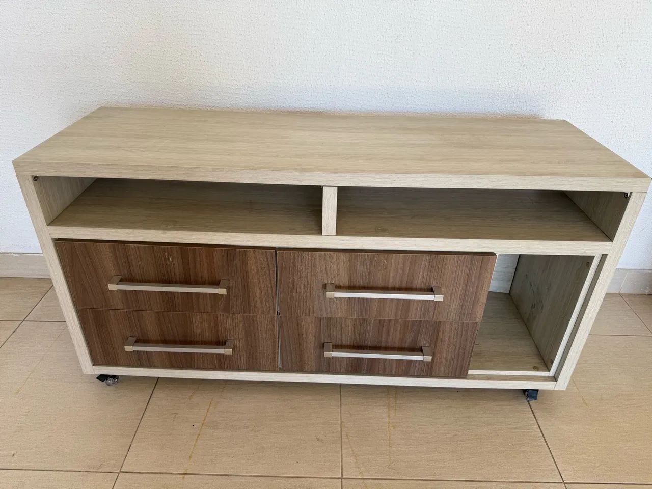 Rack de sala com 4 gavetas