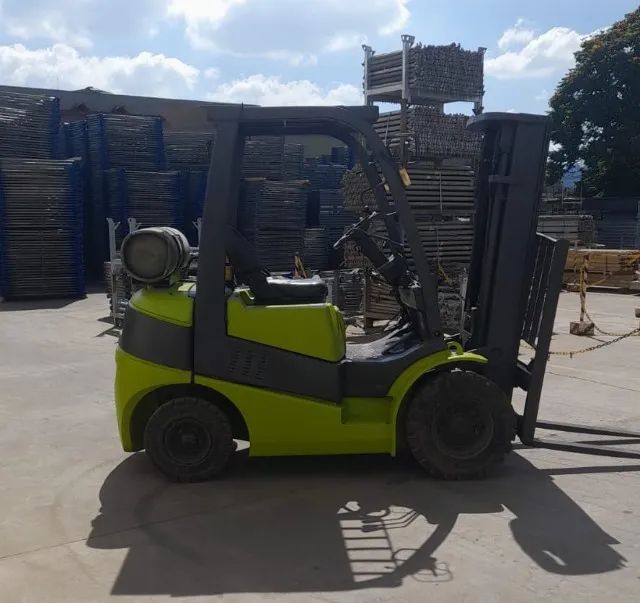 Empilhadeira Clarck C-25 - 2011 - Foto 3
