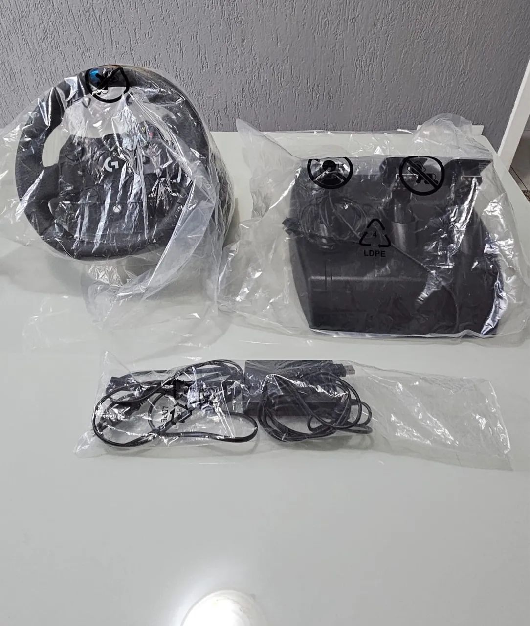 Volante Logitech G923 para XBOX XIS, ONE e PC - Foto 2