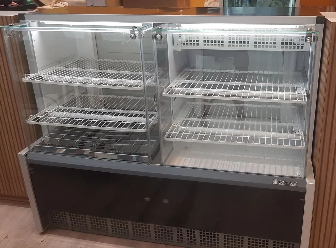 Vitrine expositora quente e gelada.