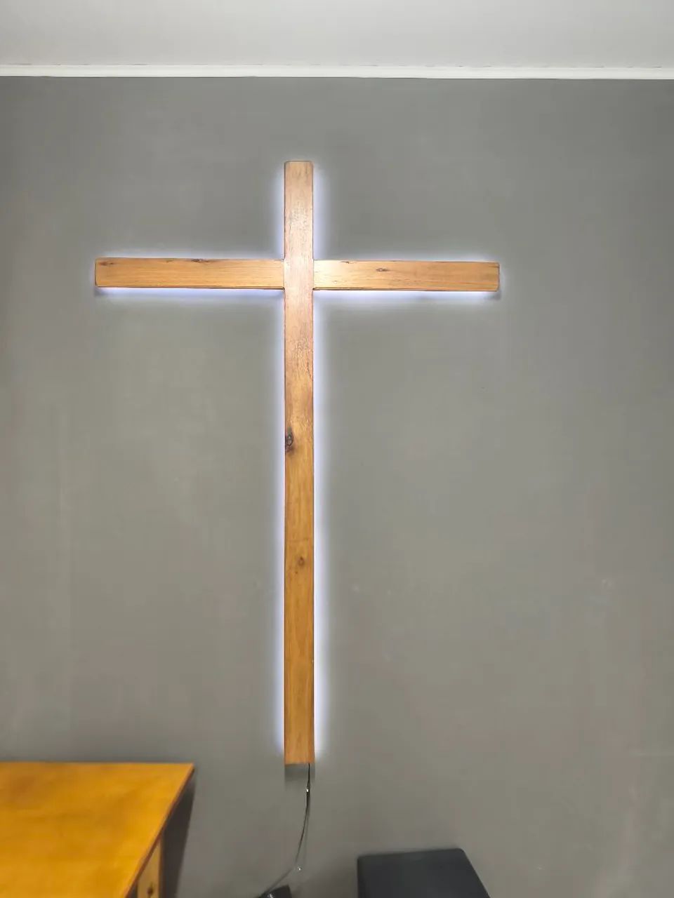Cruz de madeira com led - Foto 2