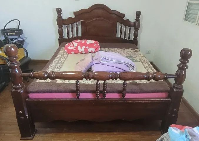 Cama Queensize de Madeira Maciça com 2 Criado Mudo - Foto 2