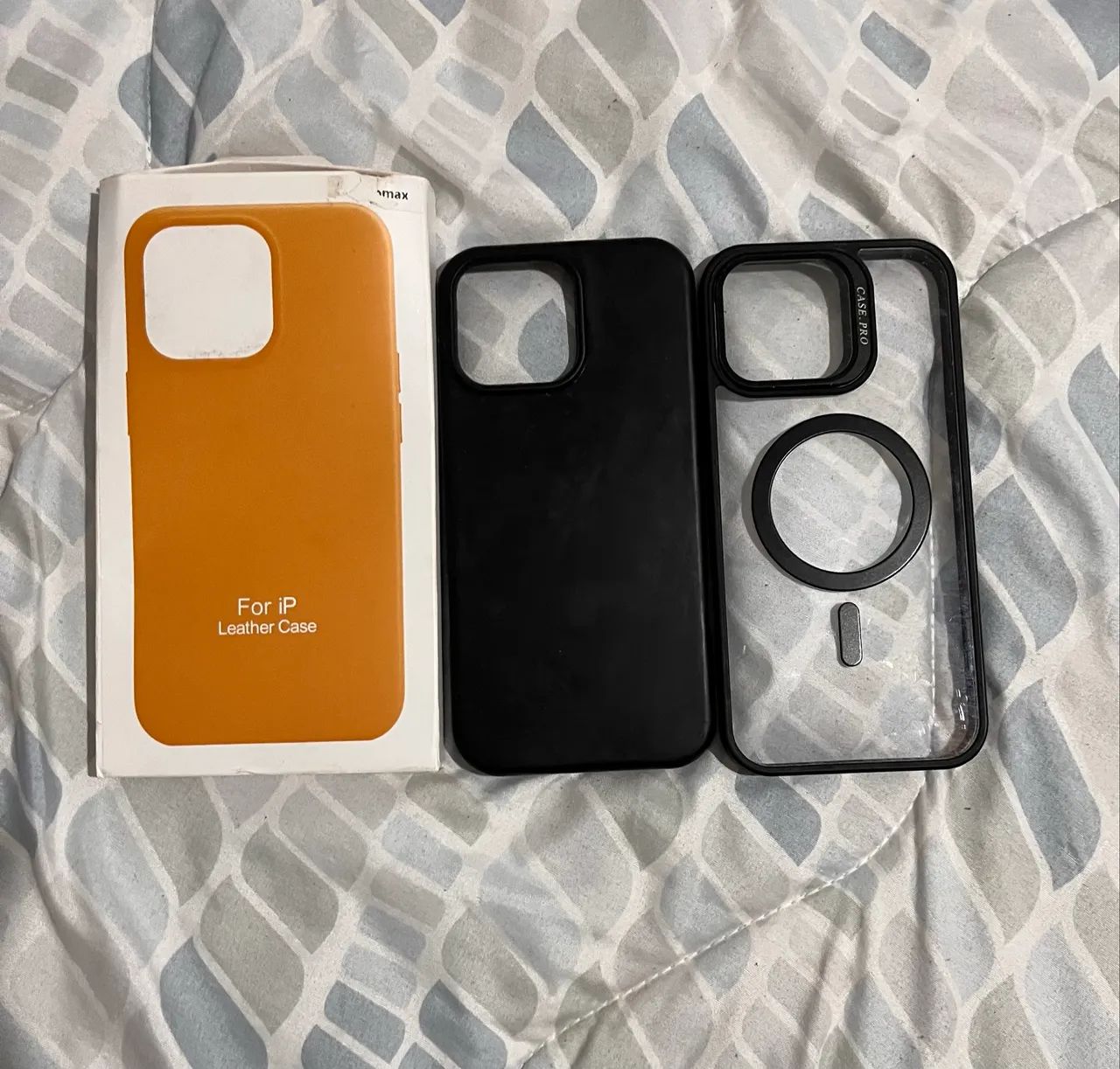 Kit com 3 capinhas iPhone 16 pro max!