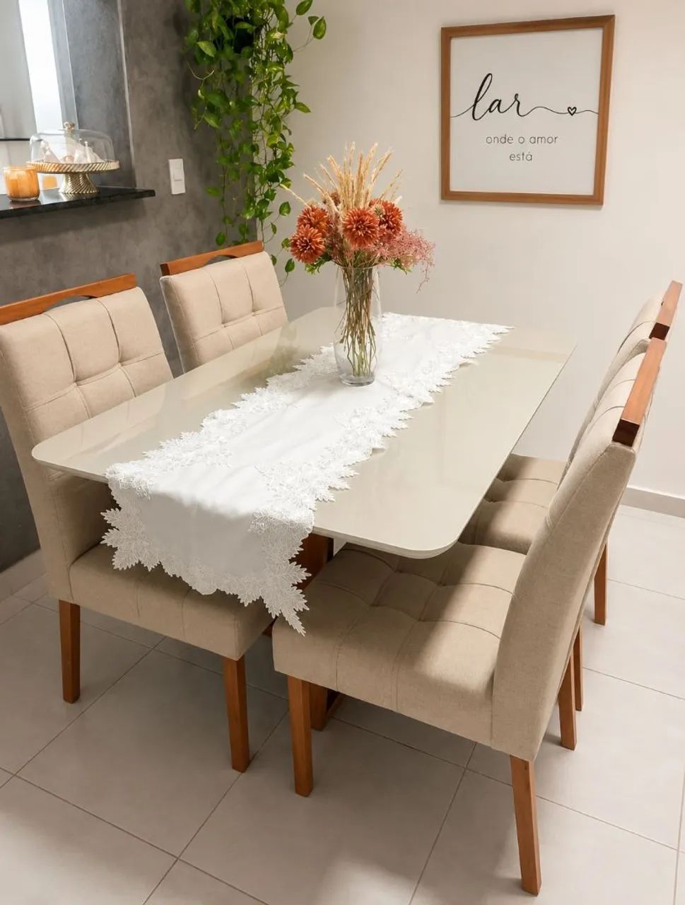 Mesa de 4 cadeiras em madeira 