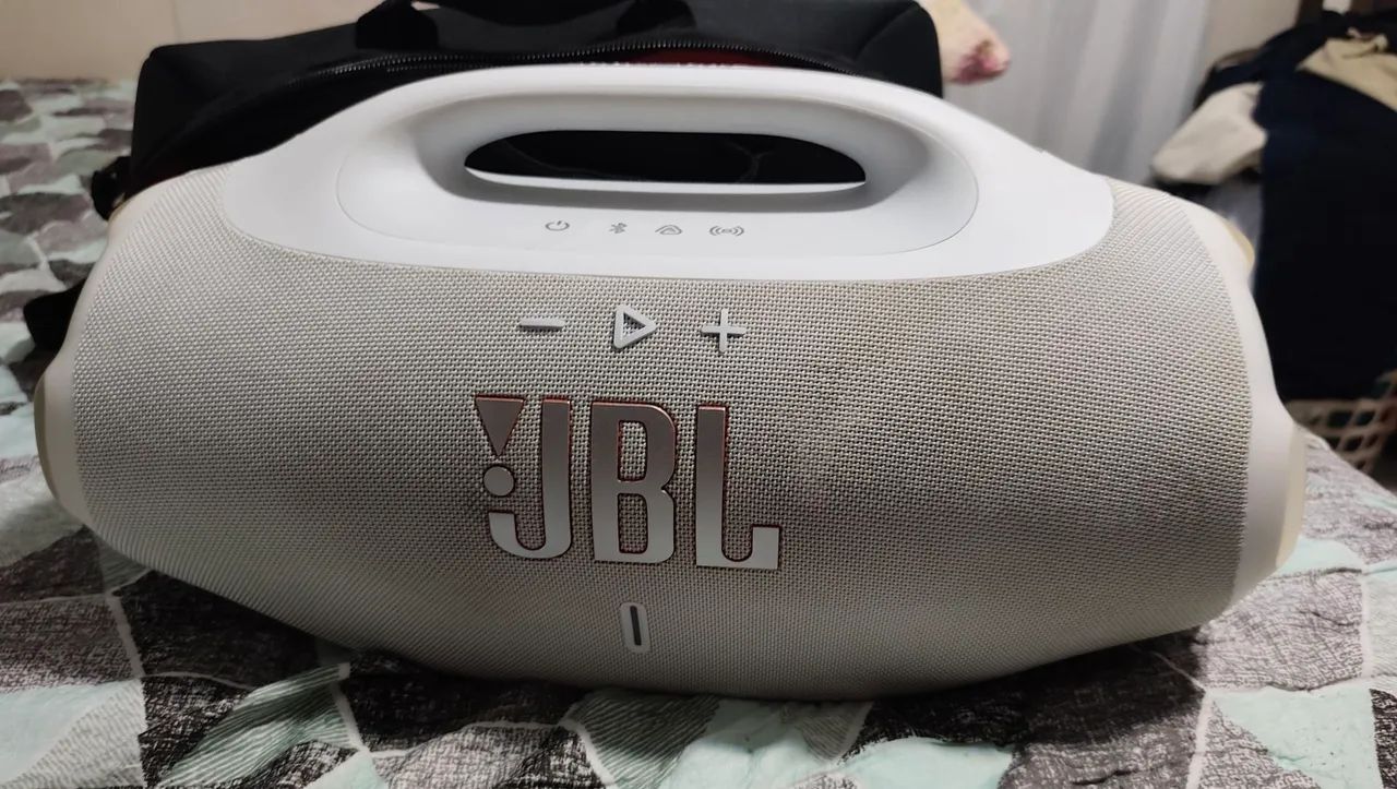 Caixa JBL Bombox 4