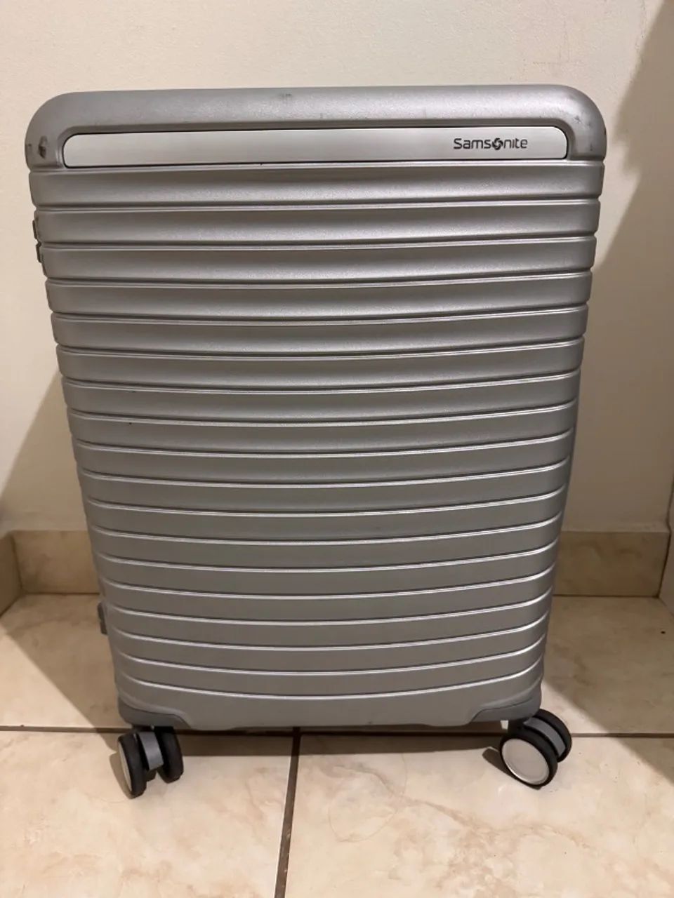 Mala Samsonite no precinho e usada uma única vez