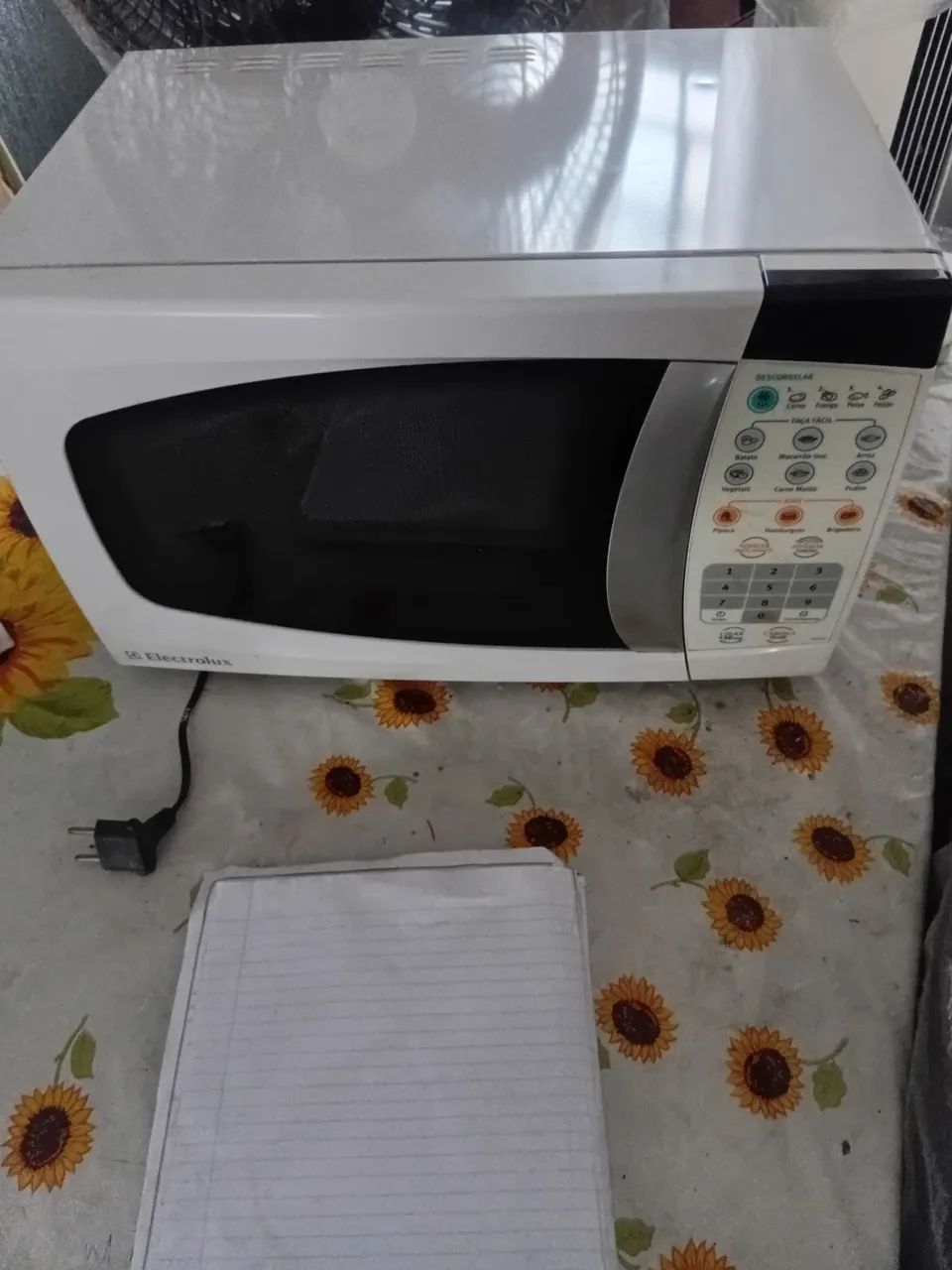 Micro-ondas eletrolux MEF28  novíssimo 
