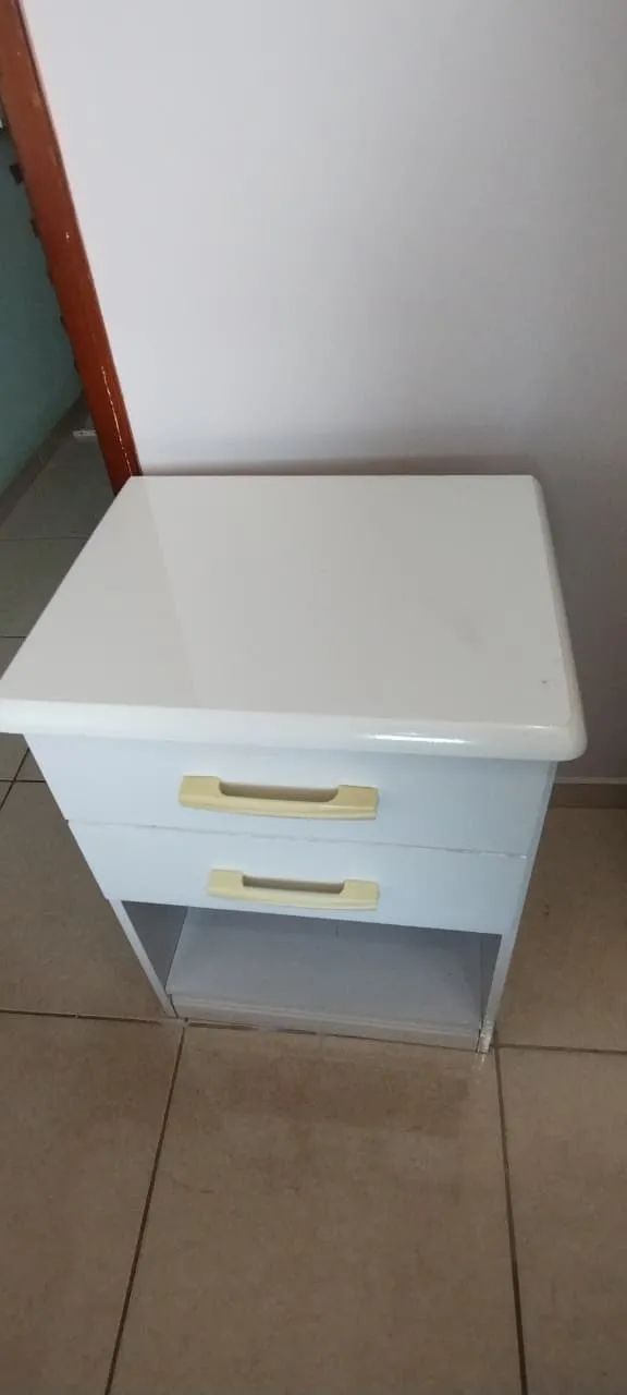 Criado-Mudo Branco com 2 Gavetas - Bom Estado - Foto 2