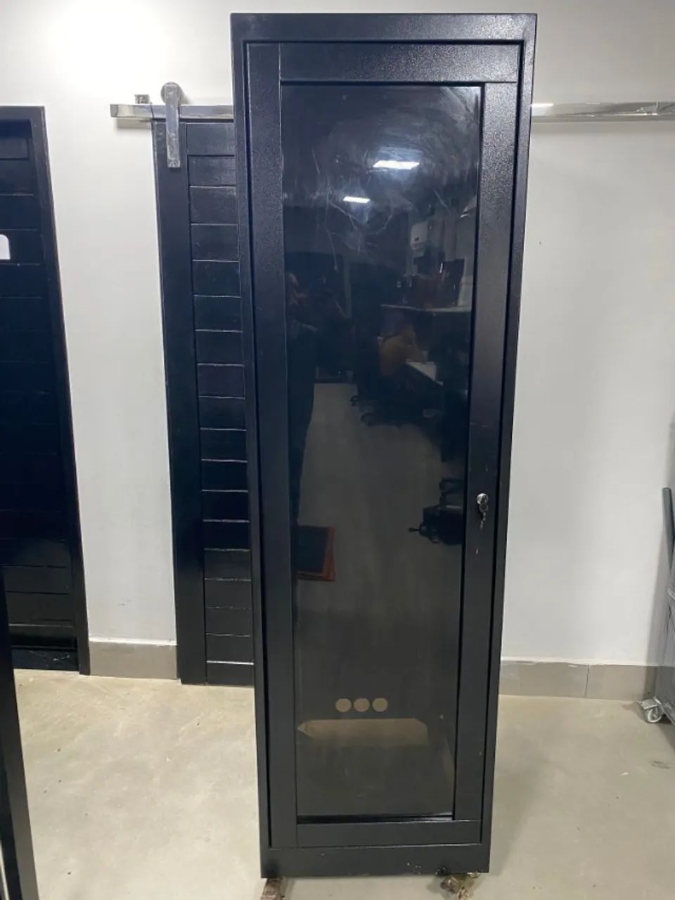ARMARIO RACK 44U 870MM COM RODIZIO
