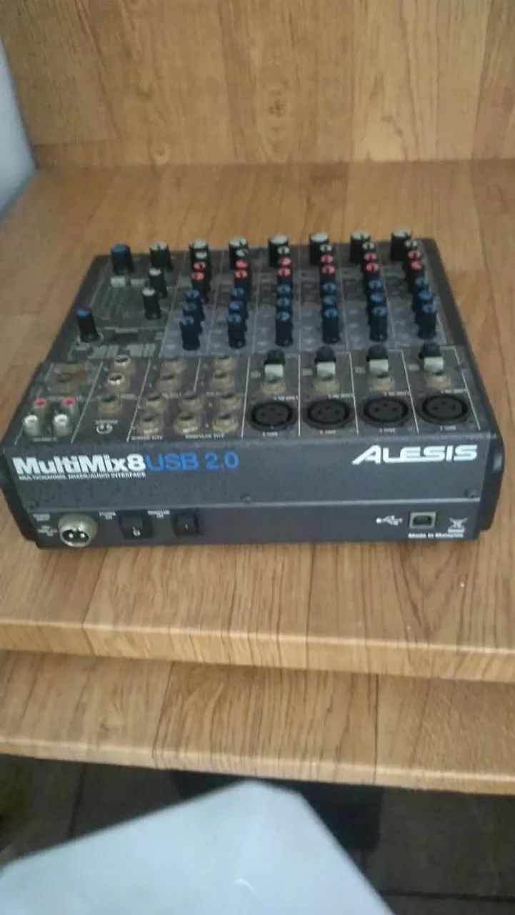 Mesa de Som Alesis MultiMix 8 USB 2.0 - 8 Canais + Interface USB - Foto 2