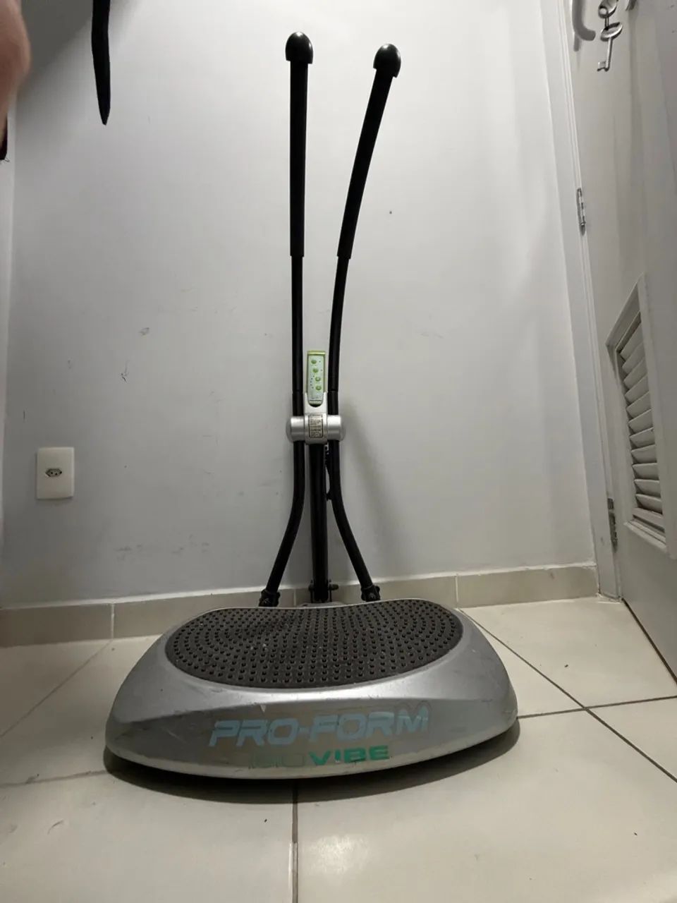 Plataforma vibratória com mal contato - DOAÇÃO  - Foto 2