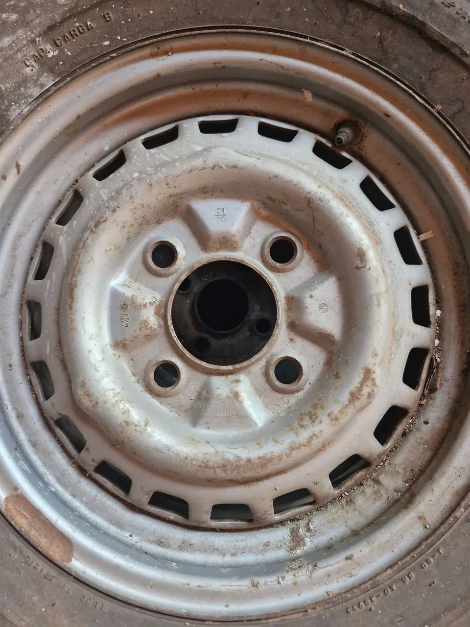 Roda original Fusca com logo VW e data - Foto 3