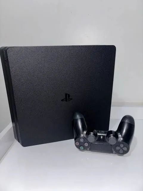 PS4 SLIM 1 TB+ Vários jogos  - Foto 2