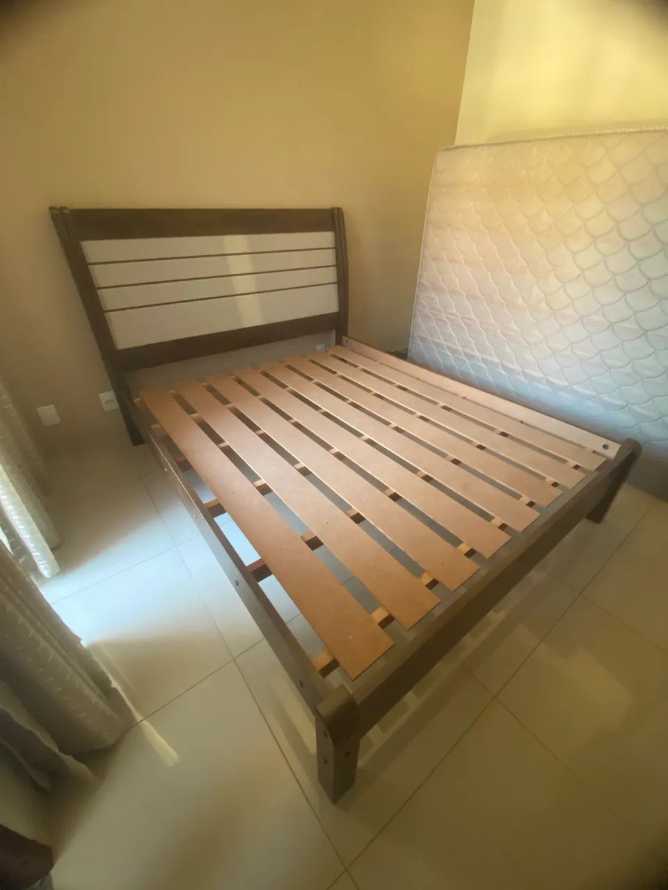 Cama queen 